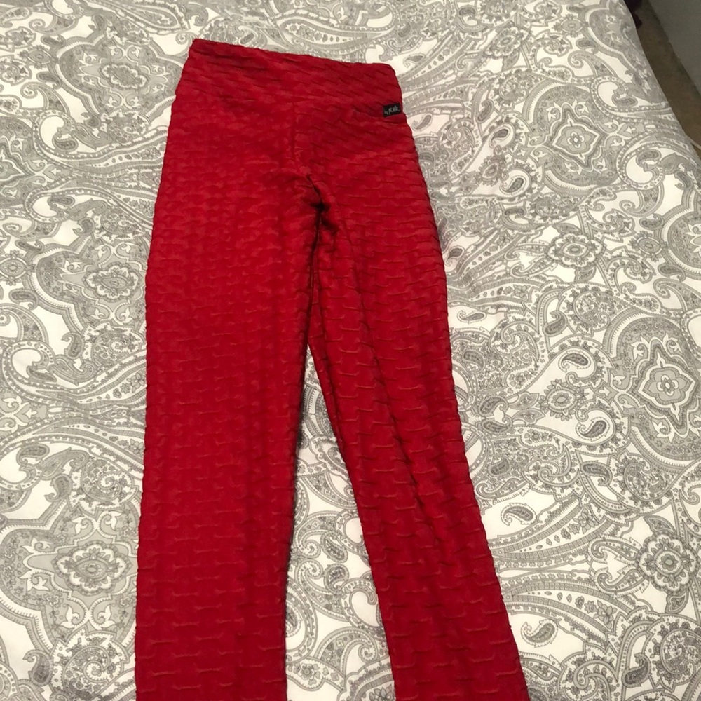 Lici Fit red textured leggings. New without tags